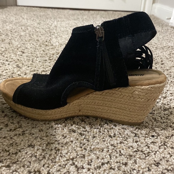 Black suede leather Minnetonka brand women’s ankle wedges - size 9 - Picture 6 of 10